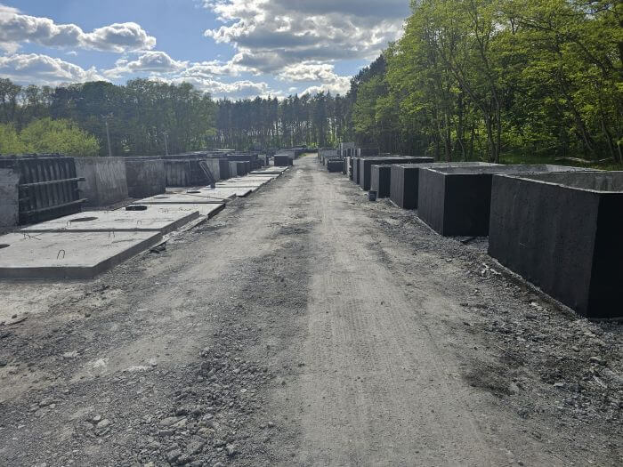 Zbiorniki betonowe w różnych rozmiarach